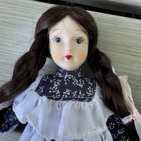 Vintage Charming White and Black Porcelain Doll - Picture 5 of 8